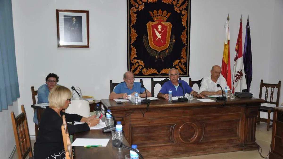 La secretaria municipal de Vitigudino acusa a la oposición de bloquear el Ayuntamiento con escritos falsos