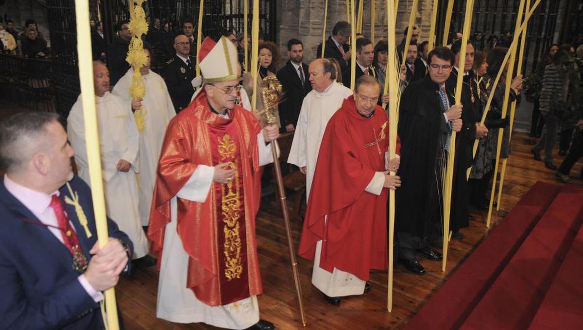 El obispo de la Diócesis de Salamanca recrimina que en las procesiones se hable con un 'marcado acento andaluz'