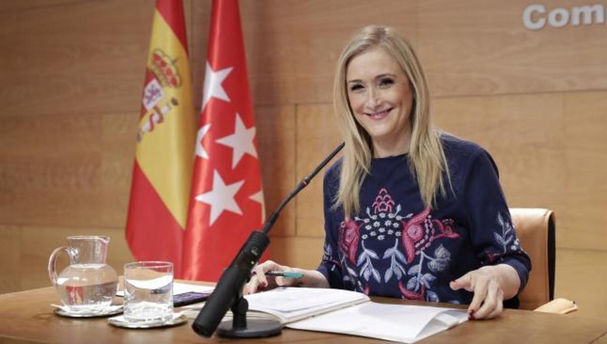 Cifuentes pide el voto de la militancia del PP de Madrid presentándose ante todo una afiliada más