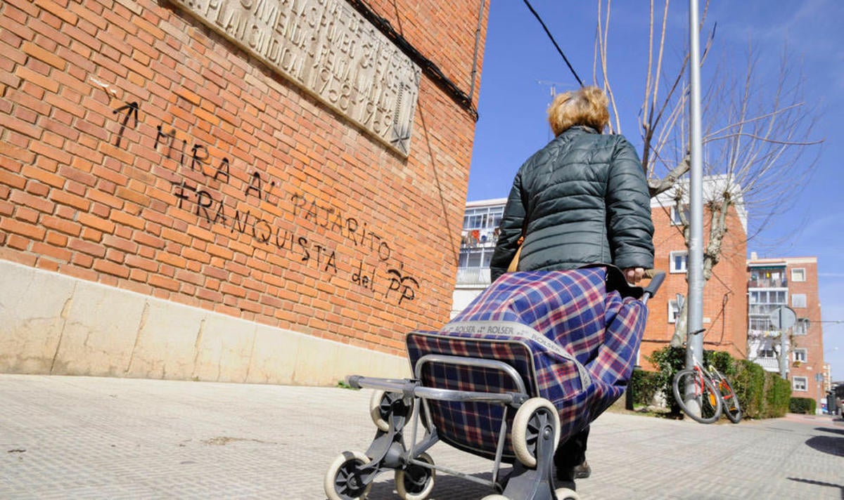 Un decreto de alcaldía pone fin a símbolos franquistas que prohíbe la Ley de la Memoria