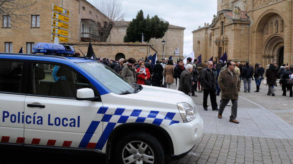 El PP exige al tripartito que dé una solución a la Policía Local