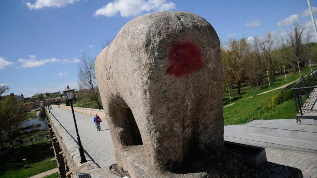 Nuevo acto vandálico: pintada en el milenario verraco prerromano