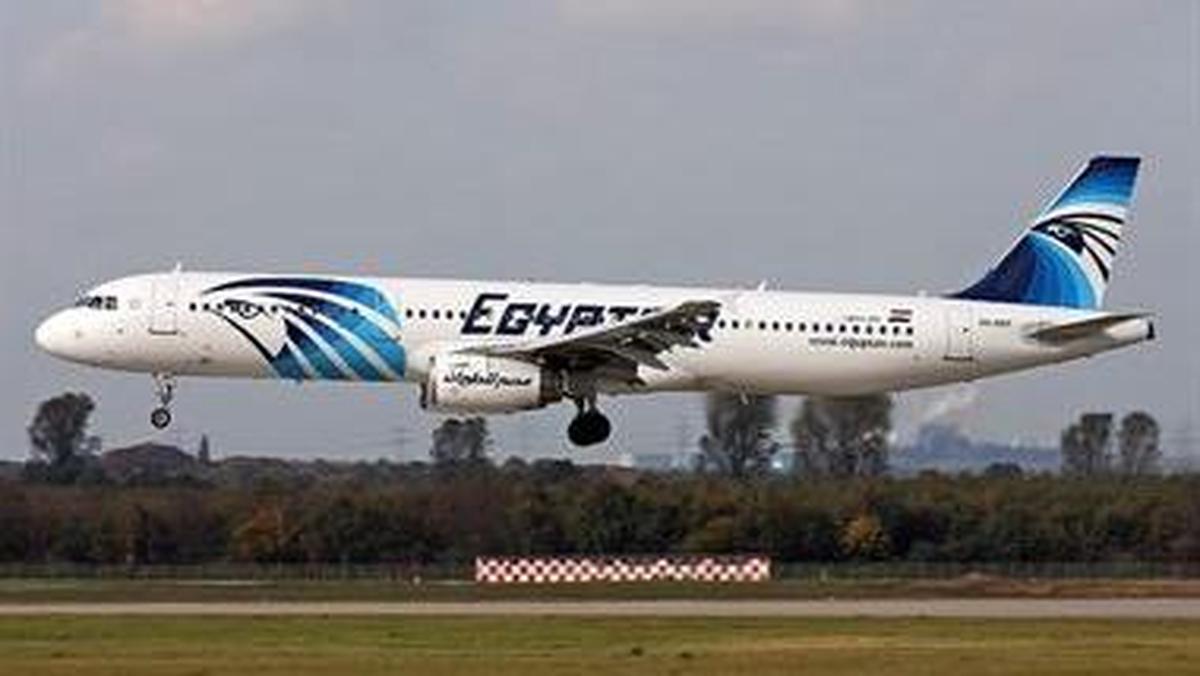 Desaparece un avión de EgyptAir con 66 personas a bordo