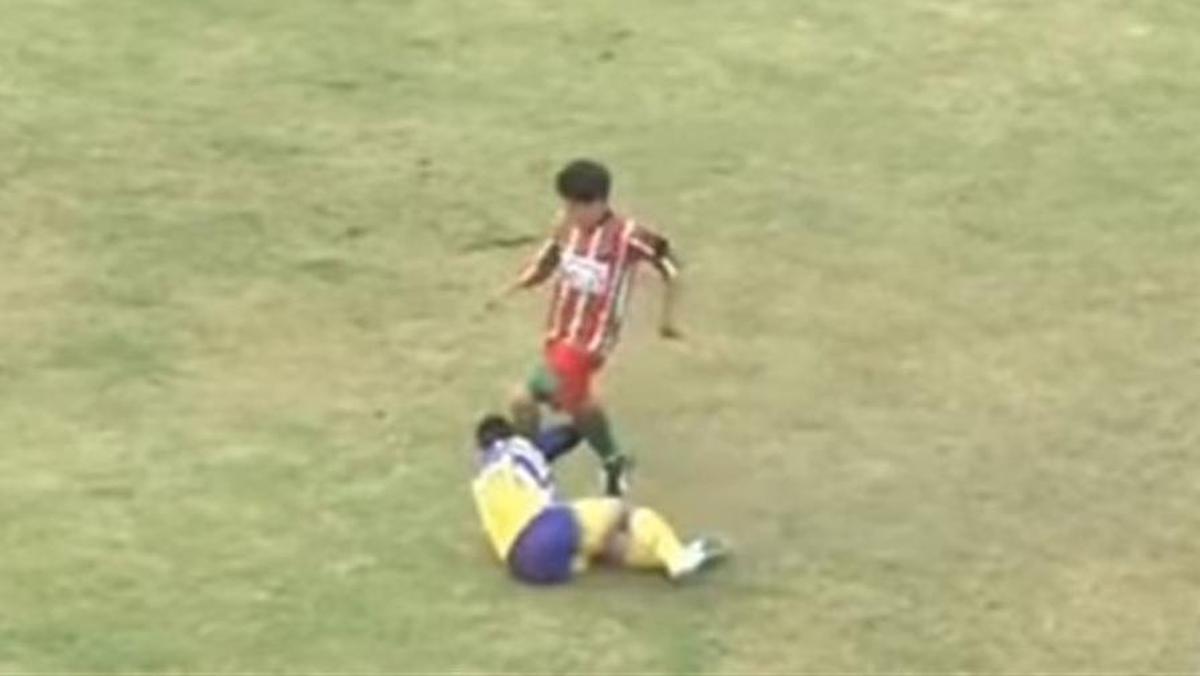Un futbolista argentino muere tras recibir una patada en la cabeza