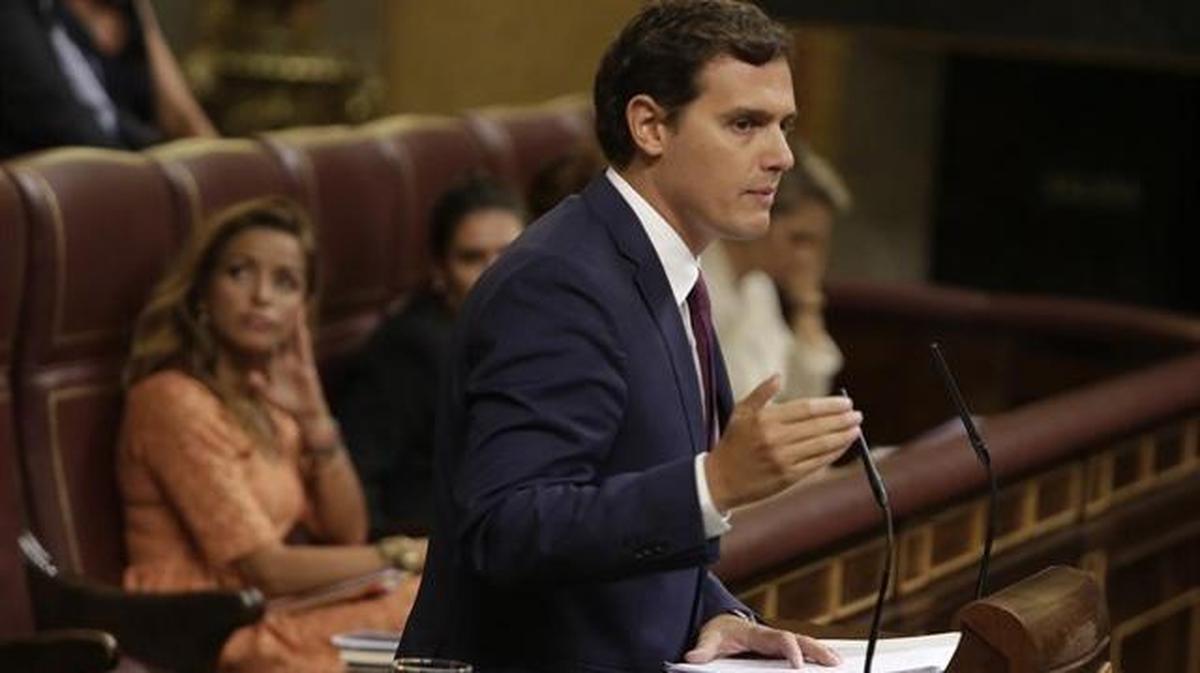 Rivera pide al PSOE sumarse a poner condiciones al PP y controlar al Gobierno
