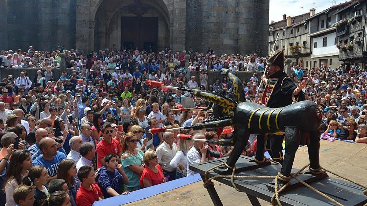 La Alberca estalla un año más con la representación de 'La Loa'