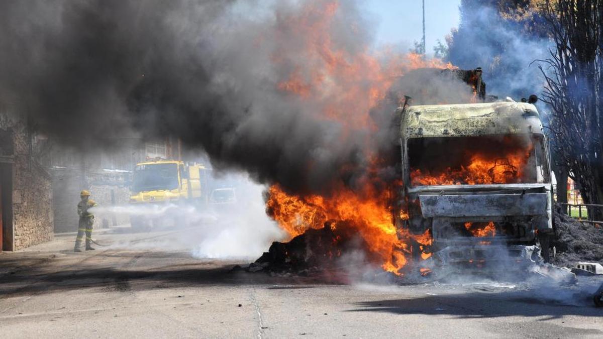 Un detenido por el incendio del camión de paja en Vitigudino