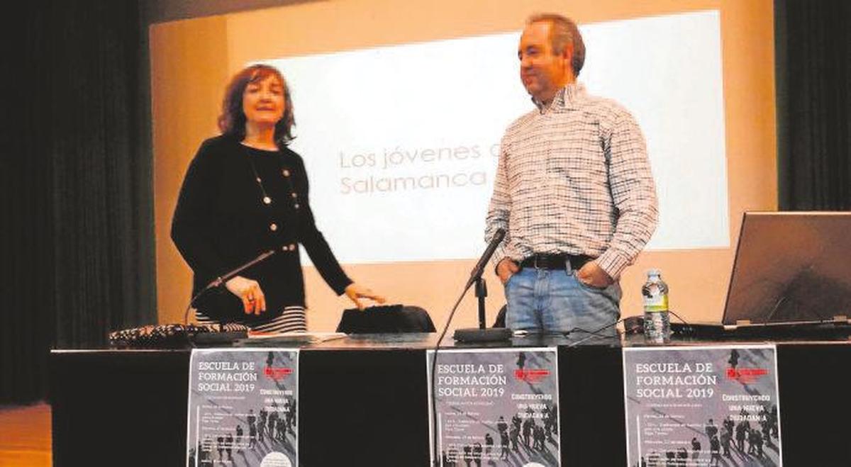 Belén Santamaría y Luis Mena presentaron las conclusiones del estudio de Cáritas.