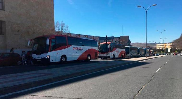 Autobuses en la avenida del doctor Ramos del Manzano