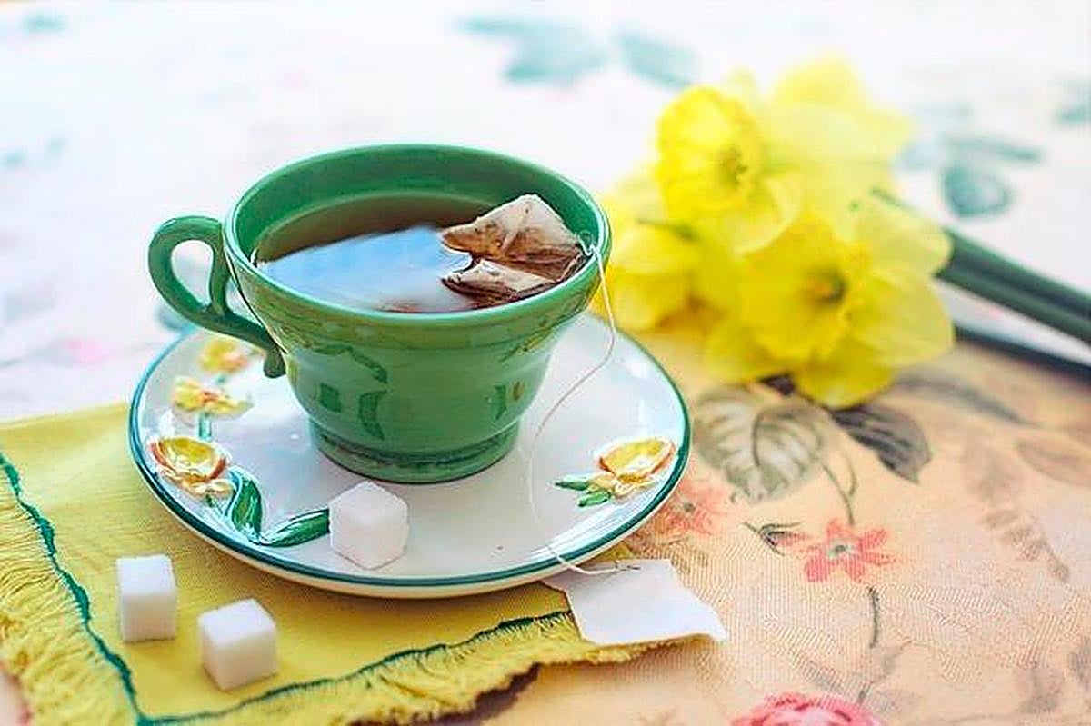 Una taza de té verde