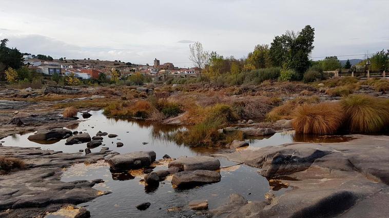 El Tormes a su paso por Puente del Congosto.