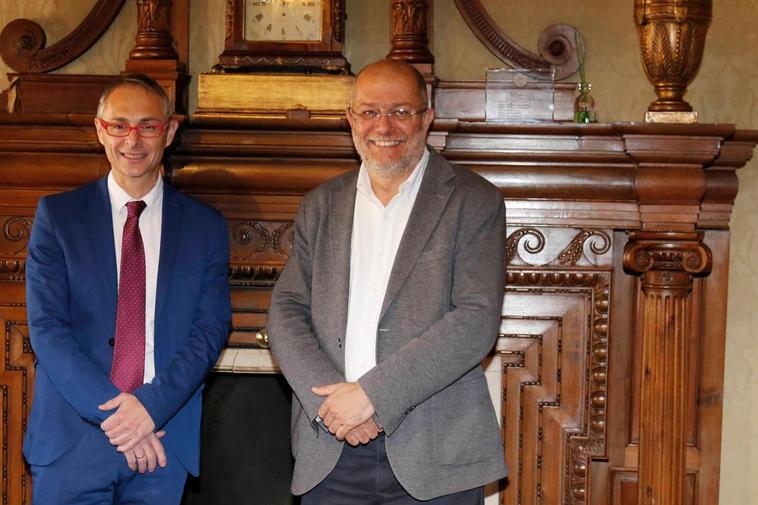 El rector de la Universidad, RIcardo Rivero, junto a Francisco Igea