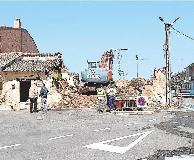 Las obras de demolición del antiguo inmueble de la casa parroquial.