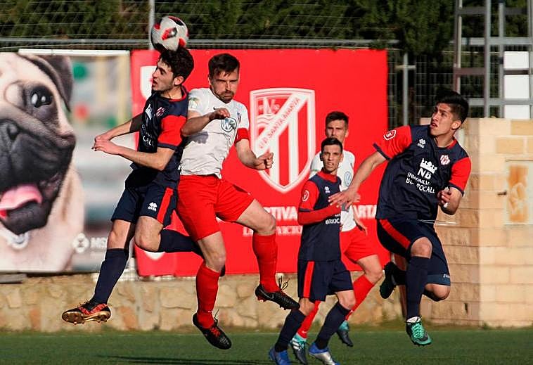 Asensio pelea en el juego aéreo por hacerse con el esférico