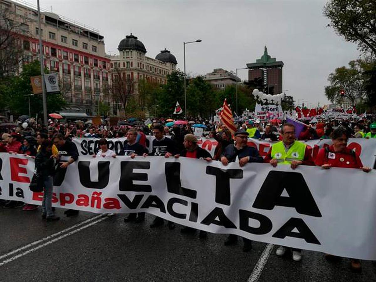 Cabecera de la manifestación de la España “vaciada”