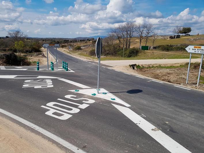 Imagen del cruce a Valdelacasa en el tramo de carretera reabierto.