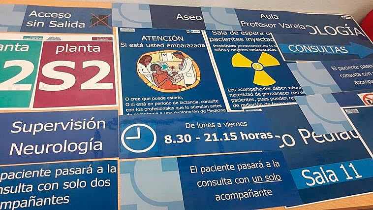 La imprenta del Hospital de Salamanca está renovando toda la cartelería del Clínico y Virgen de la Vega.