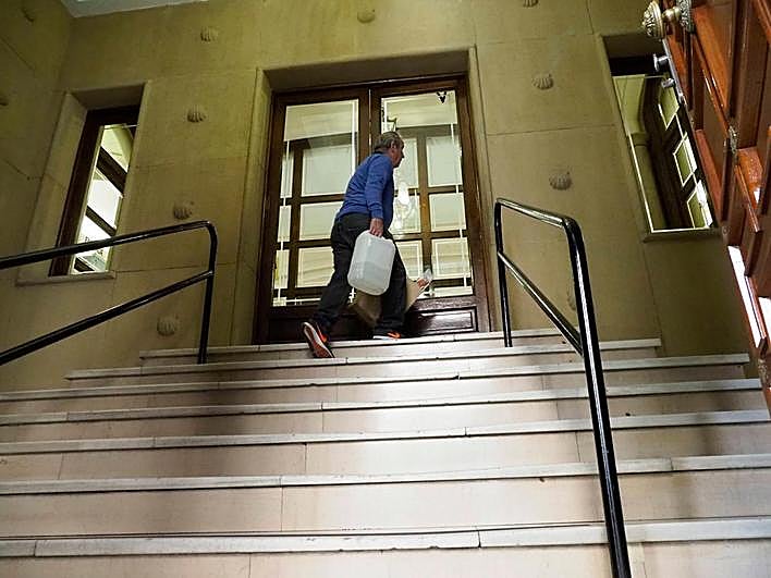 Escaleras de la Audiencia Provincial.