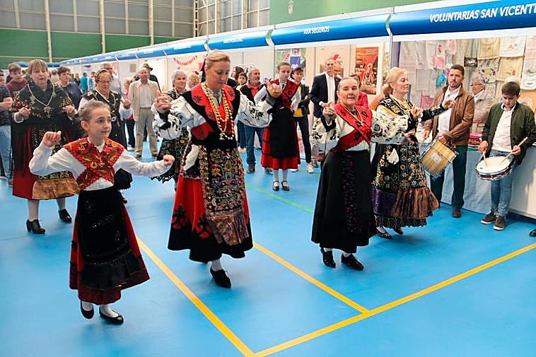 Bailes charros en la feria de Macotera.