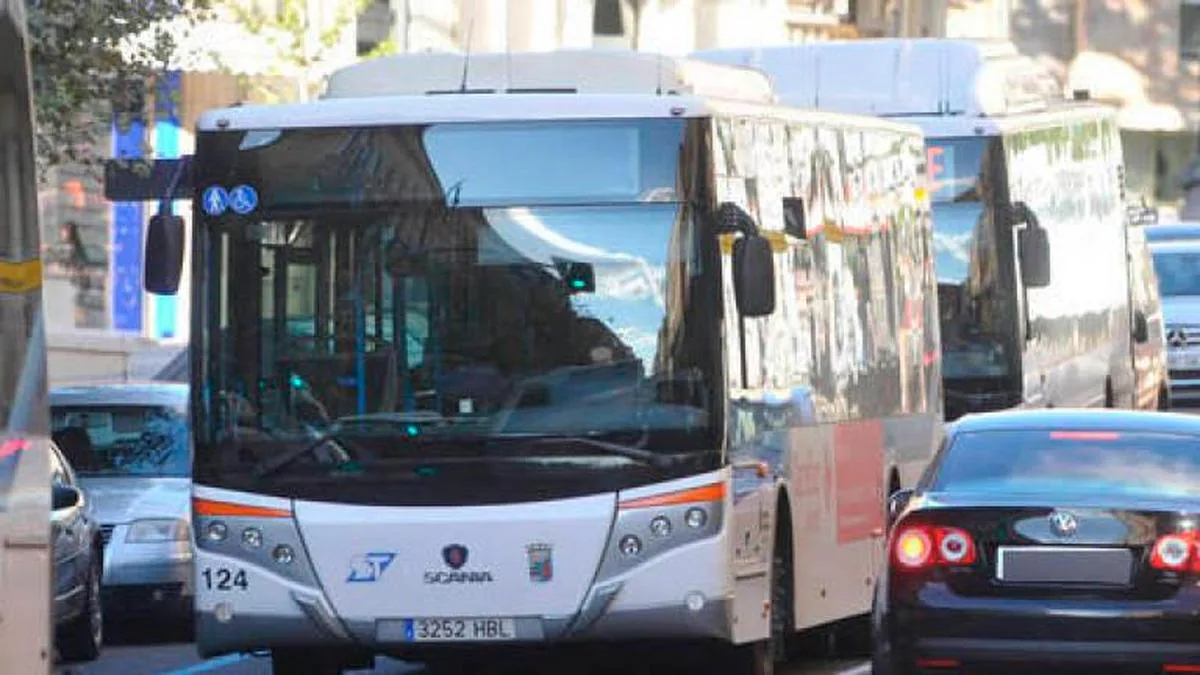 Un hombre que viajaba en la línea 11 de bus, identificado por tocar e  insultar a una mujer | La Gaceta de Salamanca