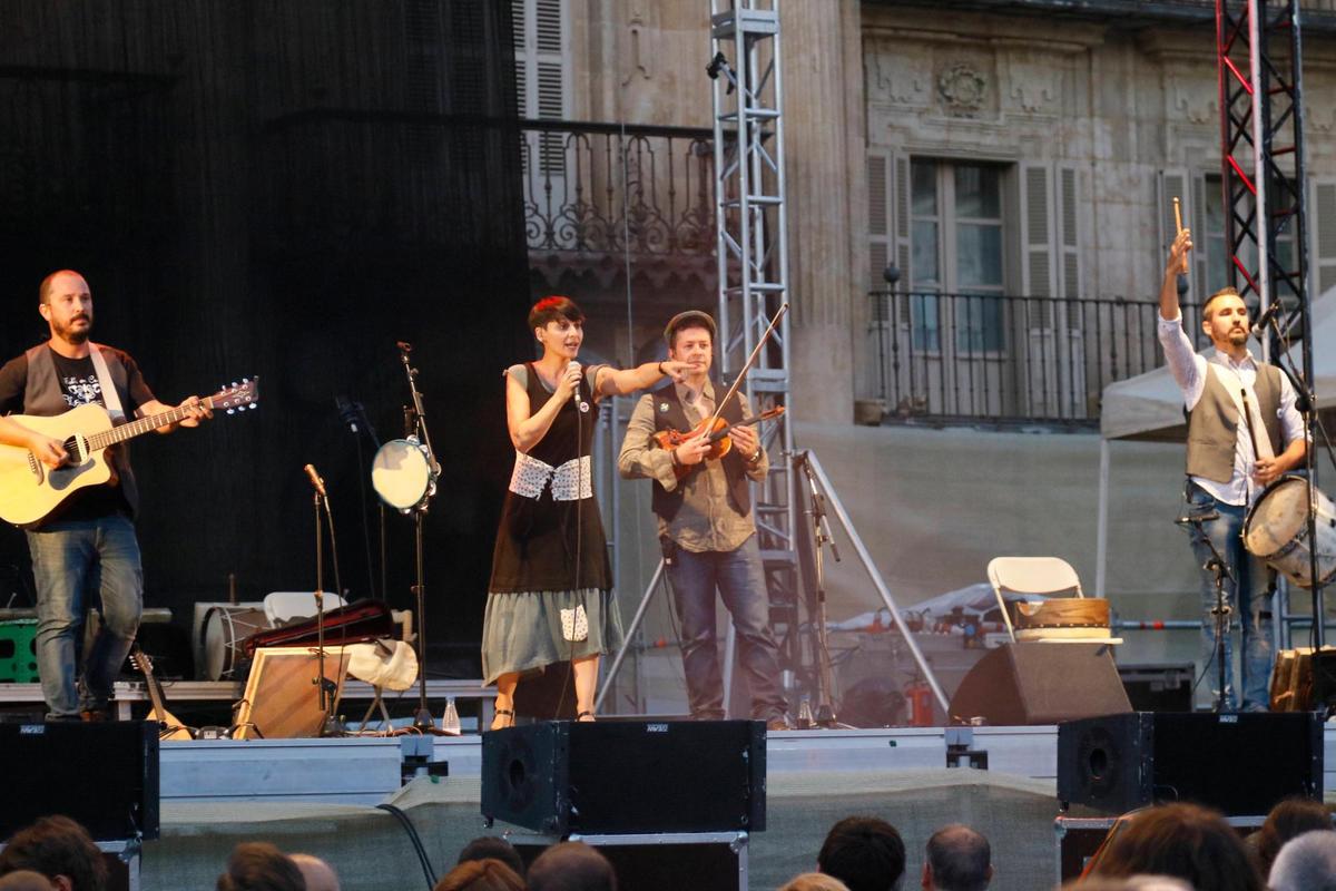 Folk On Crest en un concierto en la Plaza Mayor