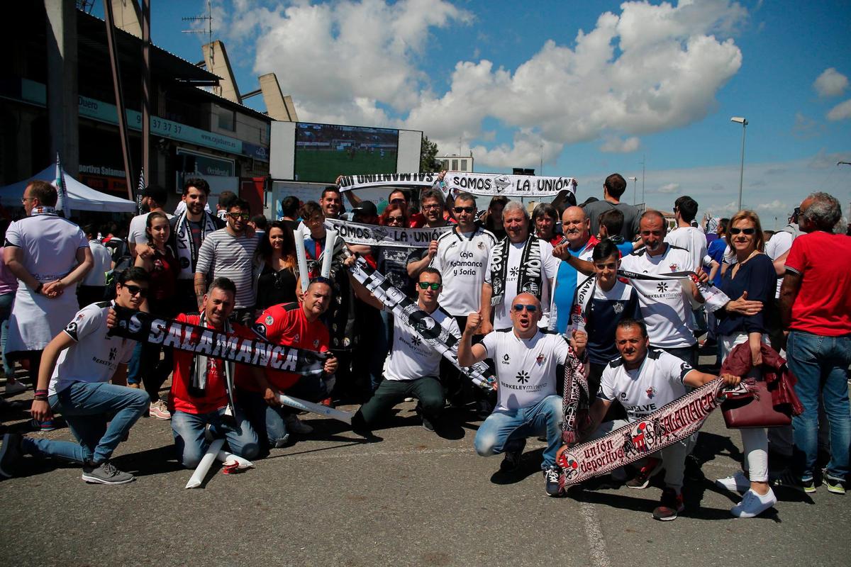 Aficionados del Salamanca UDS en la ‘fan zone’ instalada la pasada temporada en el Helmántico.