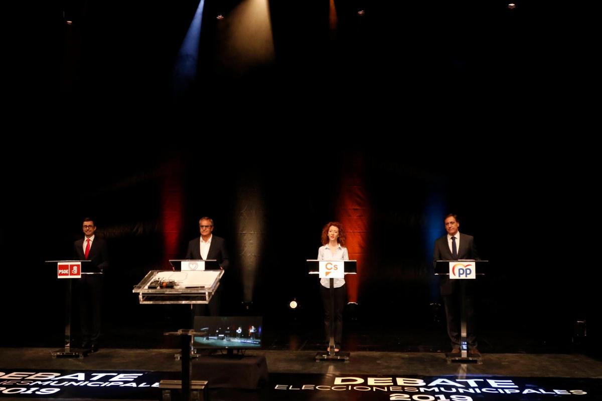 Los candidatos a la alcaldía de Salamanca, en el debate de La 8. | ALMEIDA