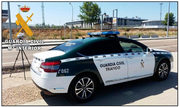 Vehículo con radar móvil de la Guardia Civil de Salamanca.