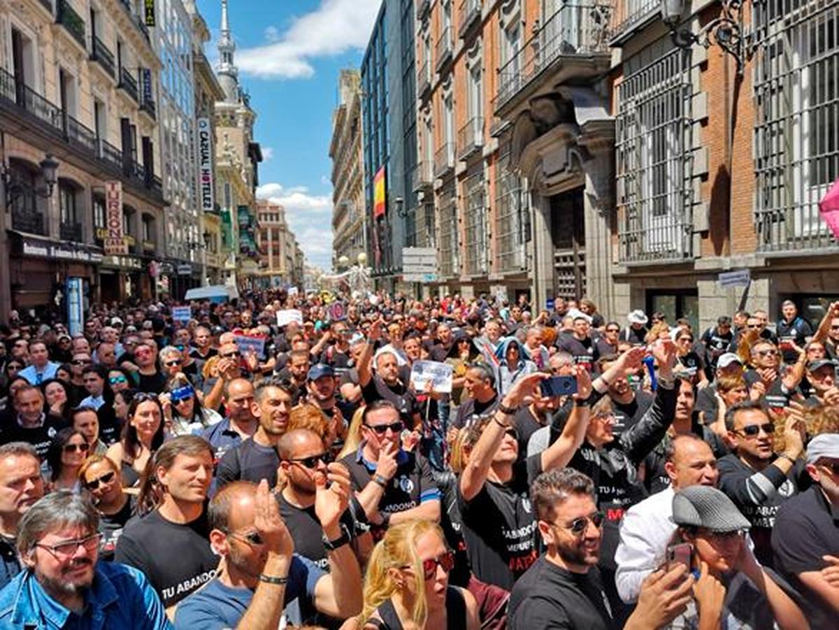 Funcionarios de Topas se manifiestan ante el Congreso para mostrar su descontento