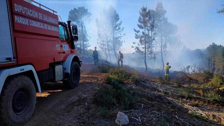 Labores de extinción del incendio.