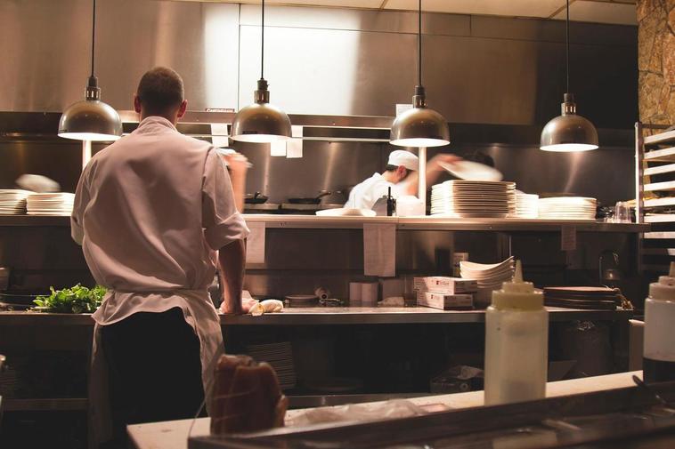 La cocina de un restaurante.