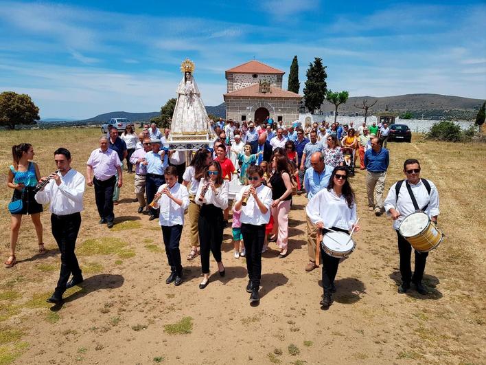 Gallegos de Solmirón celebró la subida de Nuestra Señora de Gracia Carrero