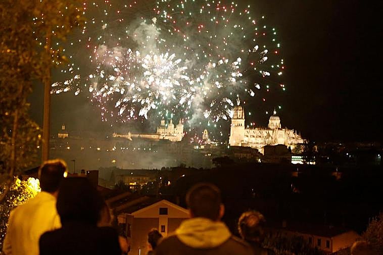 ALMEIDA. Los salmantinos presenciaron un bello espectáculo.