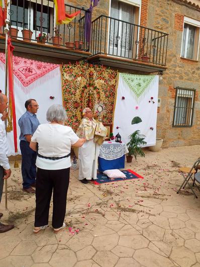 Gallegos de Solmirón celebra su Corpus al estilo tradicional