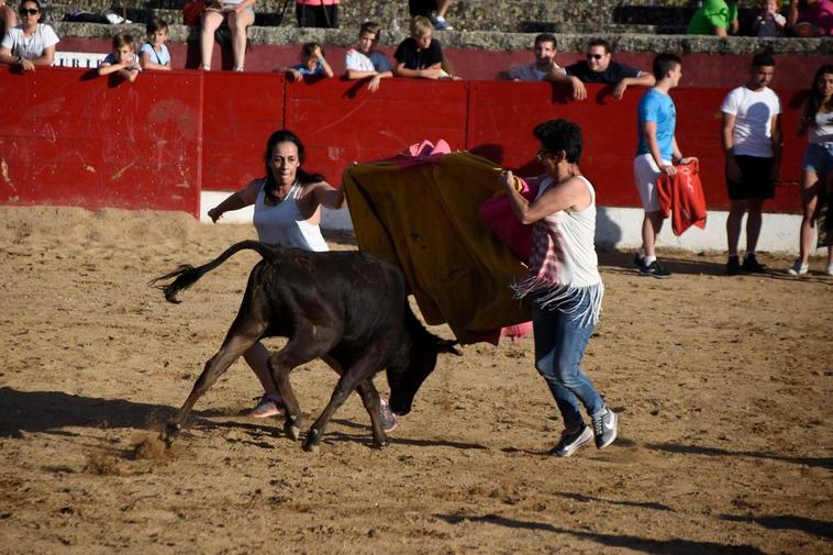 Vitigudino vive su Corpus entre recortes y charlotada