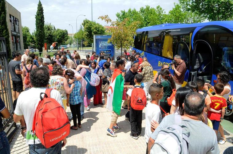 Salamanca recibe a los 24 niños saharauis que pasarán en la ciudad sus ‘Vacaciones en Paz’