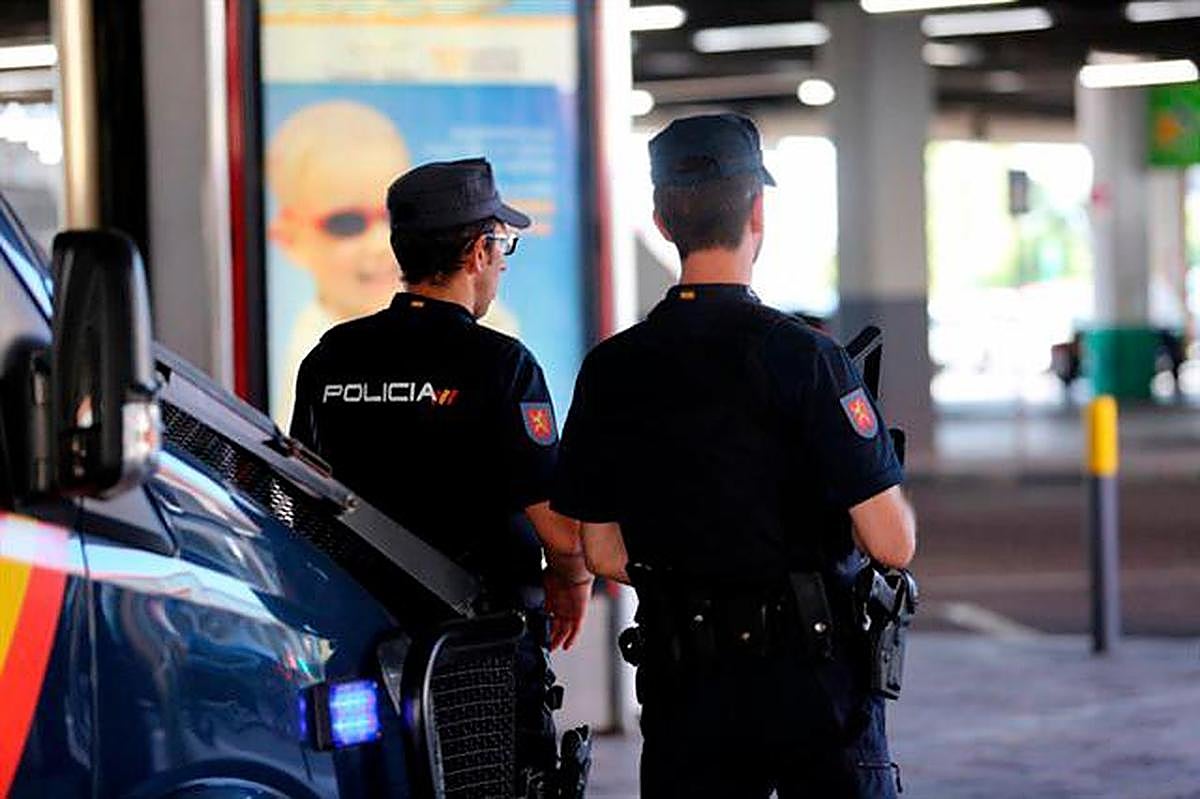 Agentes de la Policía Nacional.