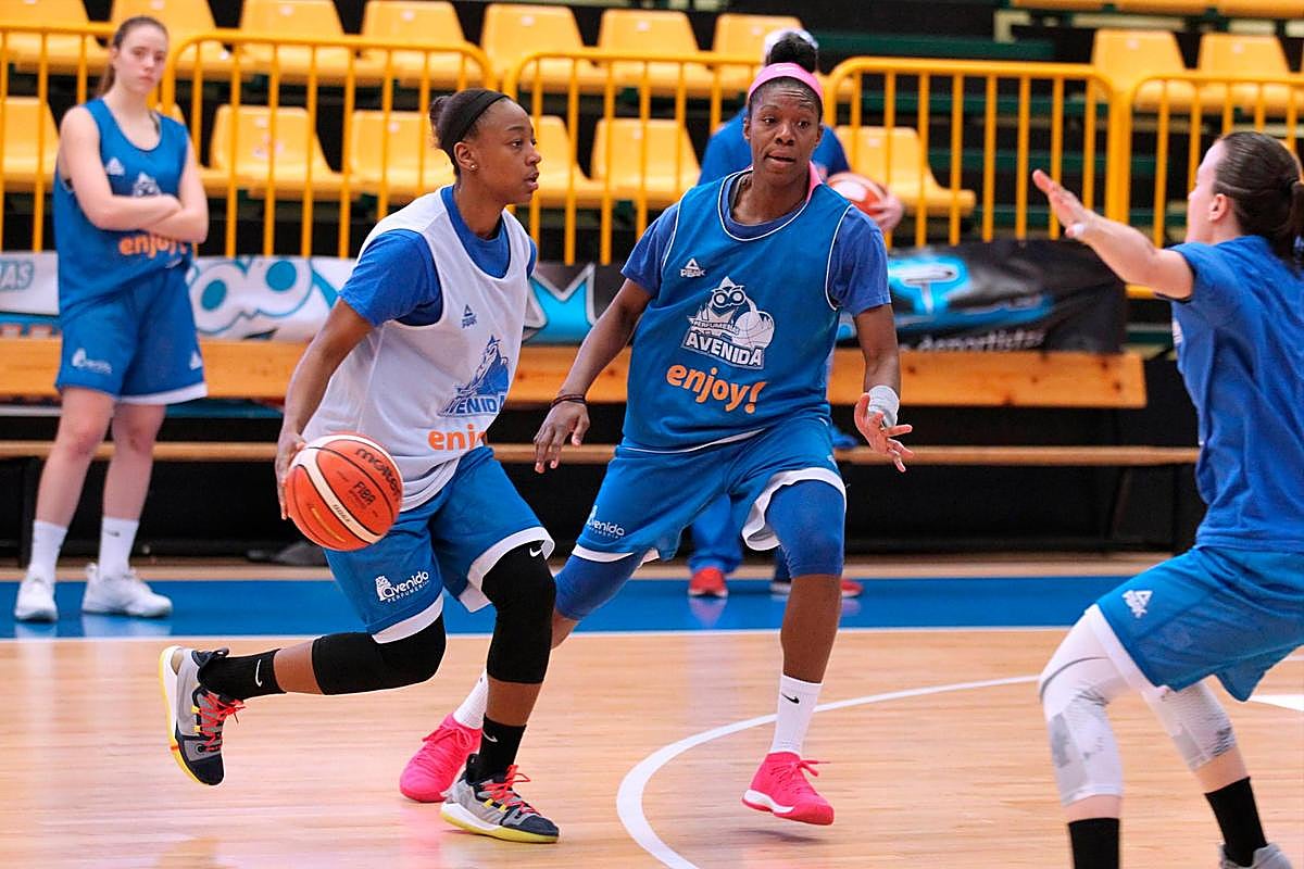 Loyd, durante un entrenamiento con Avenida.