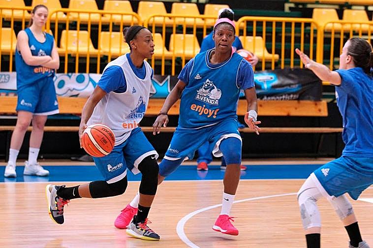 Loyd, durante un entrenamiento con Avenida.