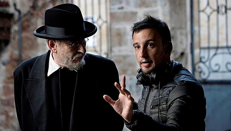 Karra Elejalde, junto a Alejandro Amenábar durante el rodaje.