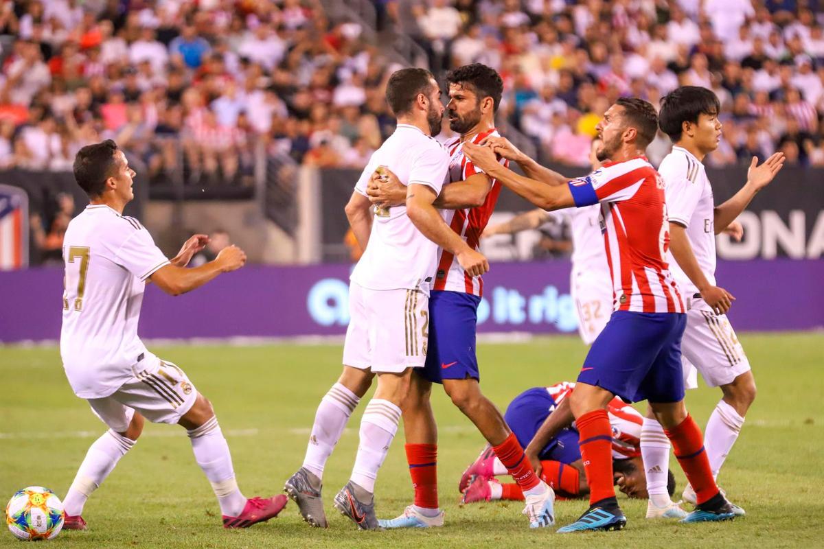 Diego Costa se enfrenta a Carvajal antes de ser expulsado