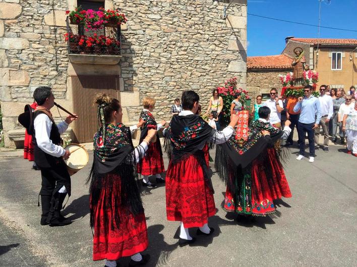 Las fiestas de San Lorenzo a ritmo de tamboril en La Zarza de Pumareda