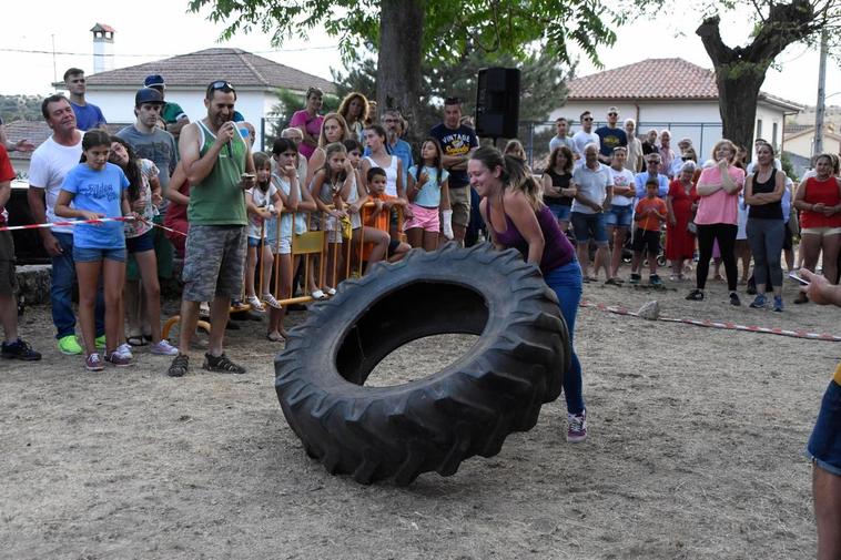 Las mujeres también se apuntan al “Brutathlon” de Aldea del Obispo