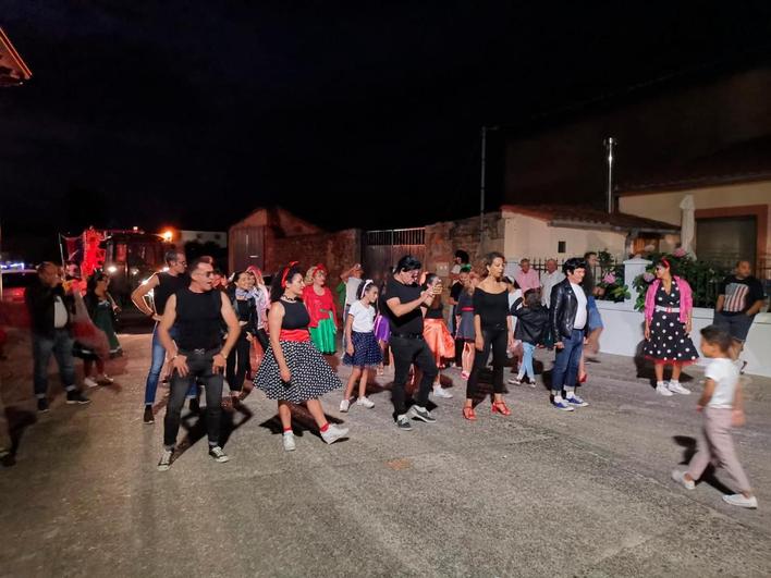 Los vecinos de La Zarza de Pumareda no paran de bailar en fiestas