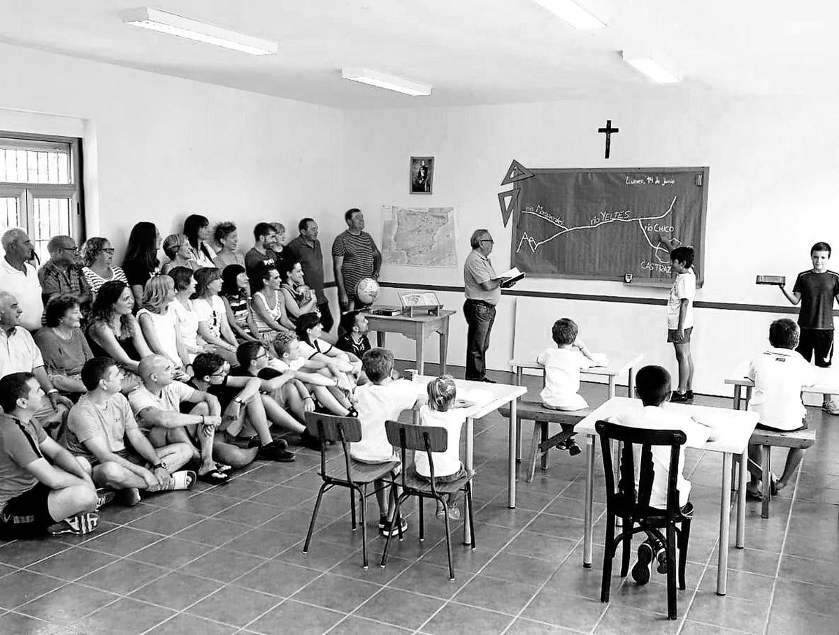 CONCURSO ‘Así somos en mi pueblo’: La mirada a la antigua escuela de Castraz de Yeltes