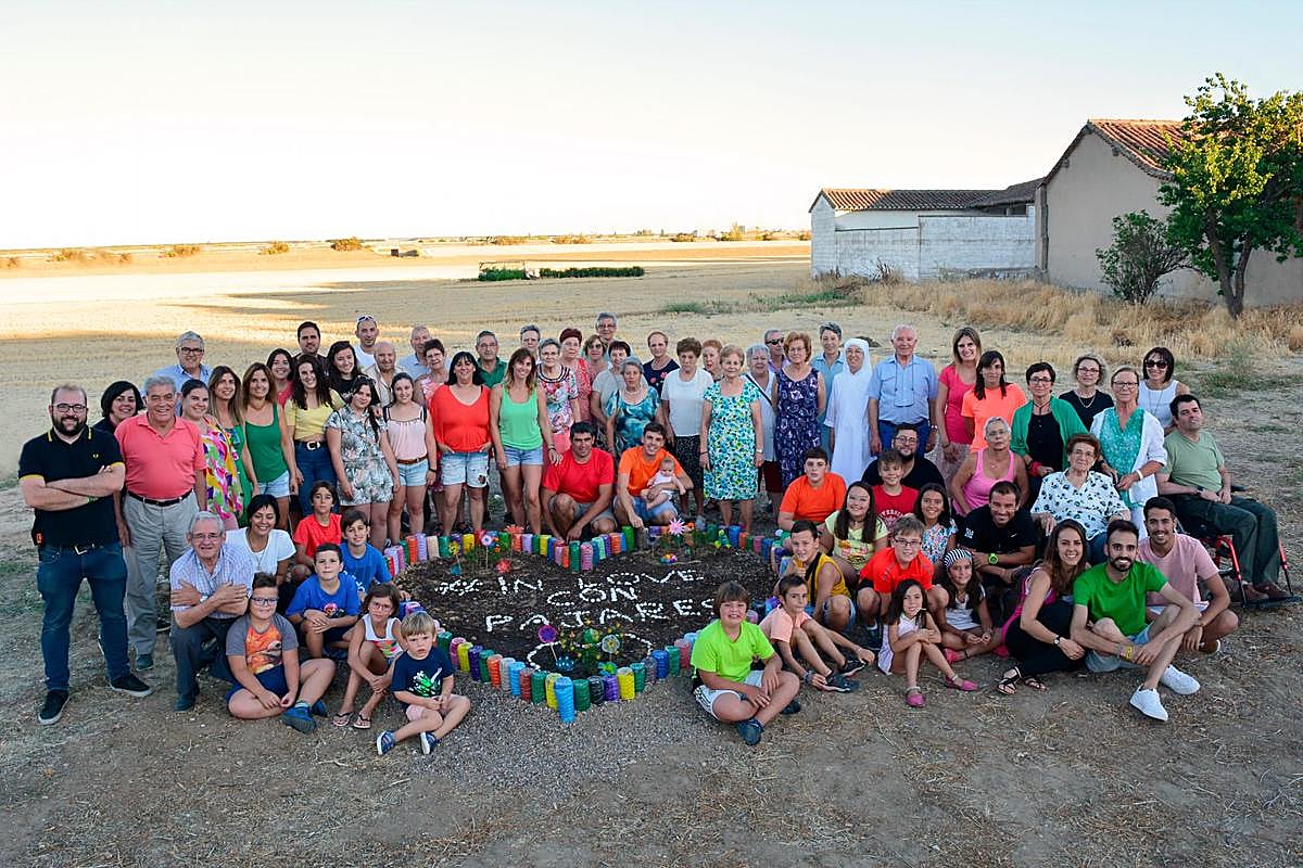CONCURSO ‘Así somos en mi pueblo’: Los vecinos de Pajares de la Laguna están enamorados de su pueblo