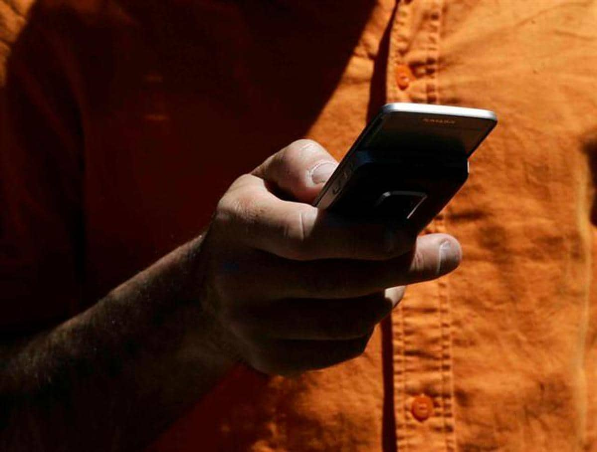 A través de un SMS fraudulento, los estafadores pueden acceder a tu información.