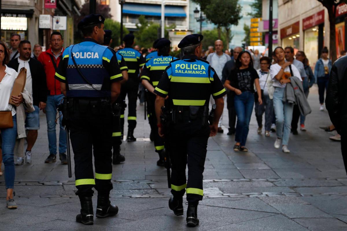 Policía Local en el centro de Salamanca.