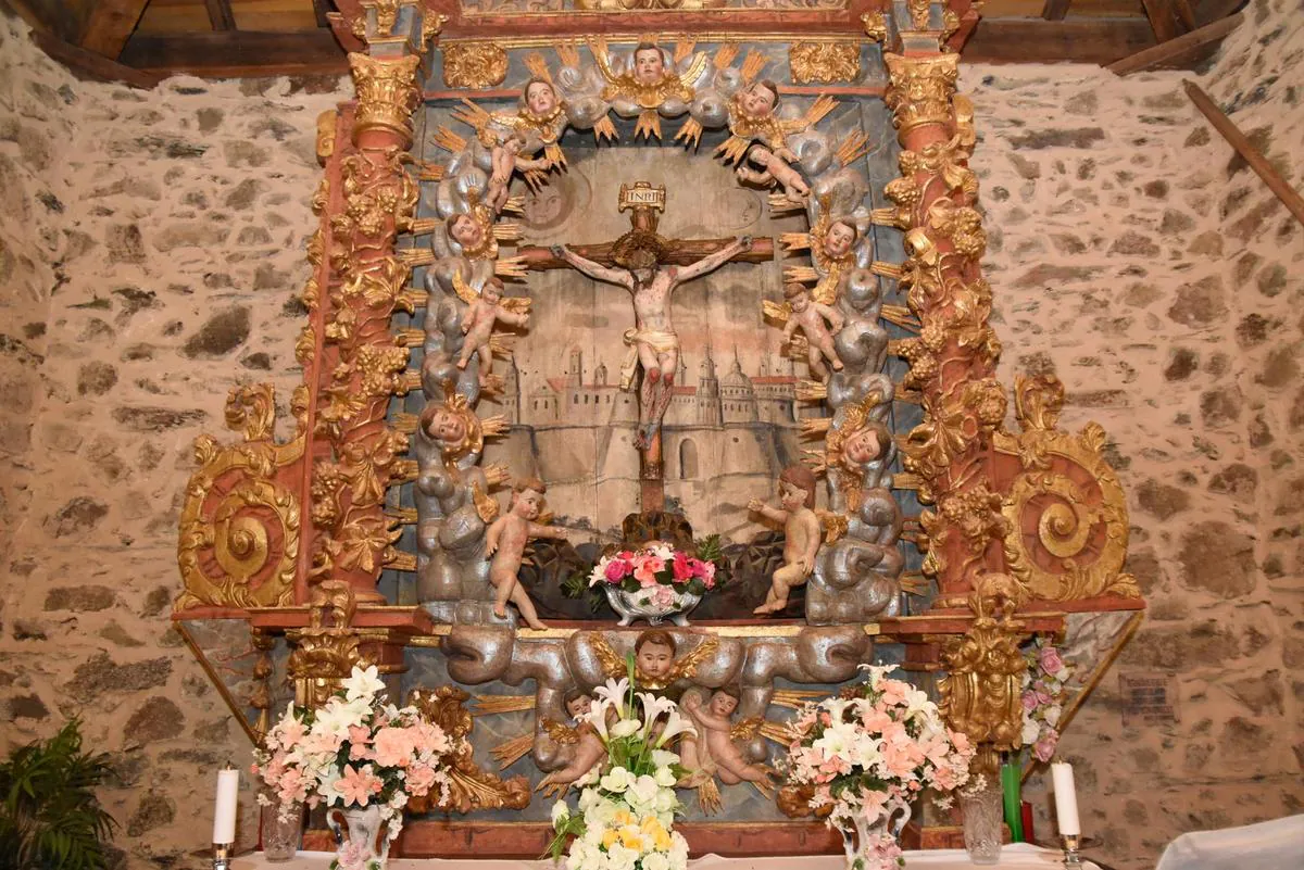 MONSAGRO. Imagen del retablo interior de la ermita del Cristo de Monsagro.