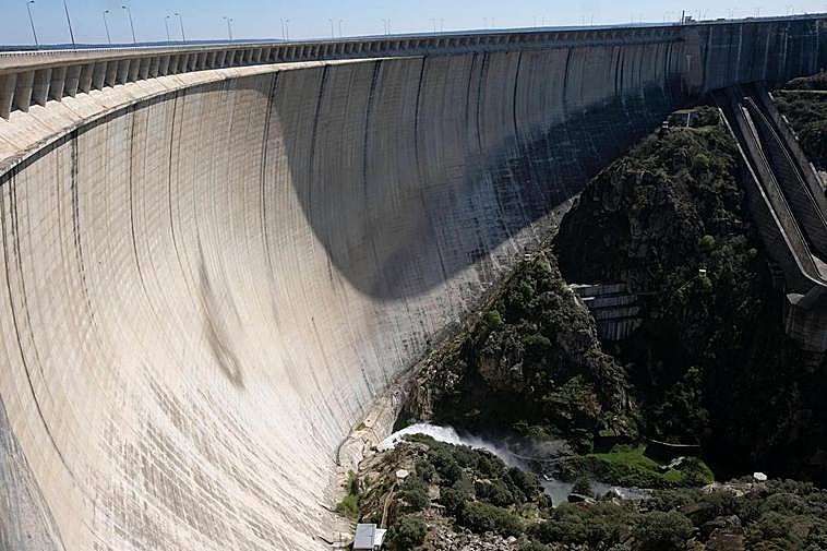 La presa de Almendra, la construcción más alta de Salamanca con 202 metros.